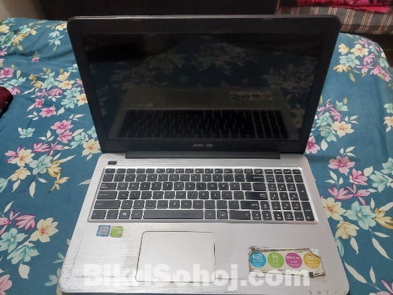 ASUS X556U